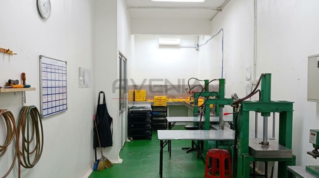 KEDAI DI TAMAN SRI JENARIS TIKAM BATU 📍 | SHOPLOT | CASHBACK RM25,000 | ZERO DEPOSIT | BOOKING 1K 14