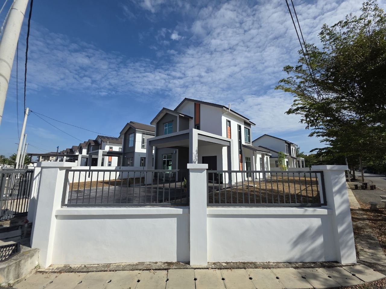 TAMAN SERAI WANGI, PADANG SERAI, KEDAH. (BERSEBELAHAN SERAI WANGI MALL) | CORNER UNIT | BUNGALOW | CASHBACK RM1,000 | FULL LOAN 15